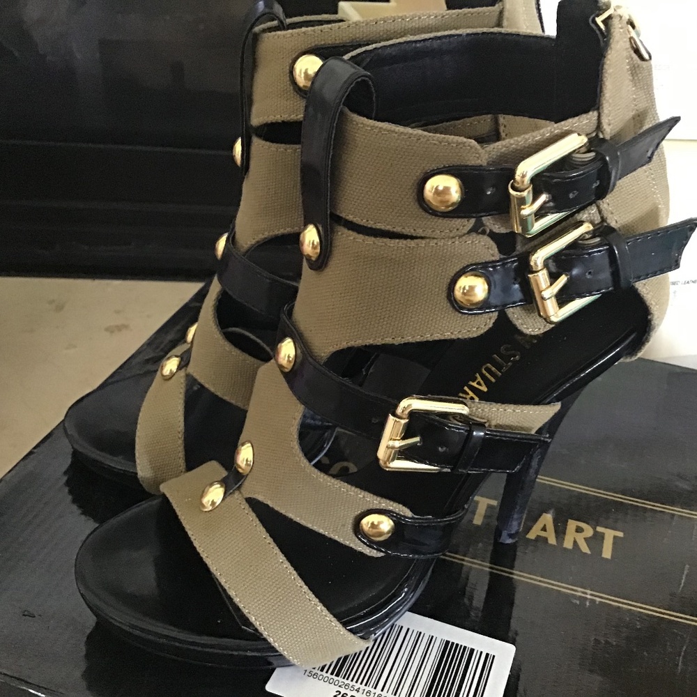 NIB Colin Stuart T-Strap Buckled Heel Sandal, Khaki/Black, Size 7